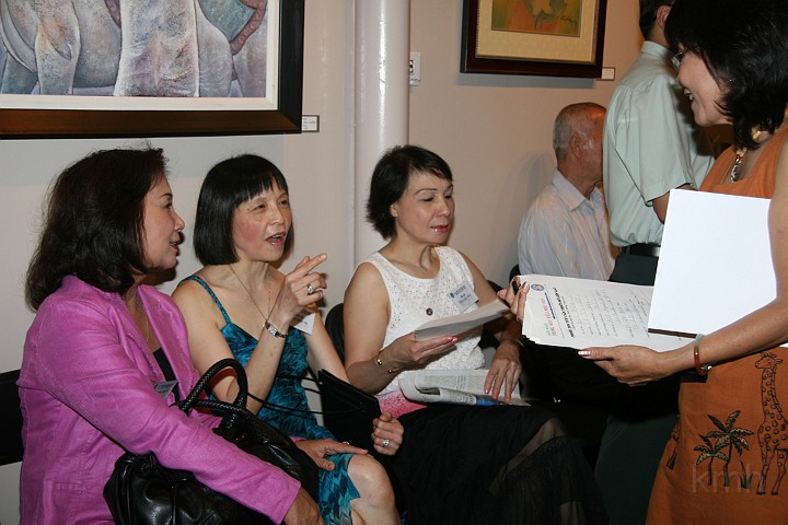 IMG_4841s.jpg - Từ trái:..,bà xã anh Võ K1A, ..., chị Thanh (chị Minh Ngọc)