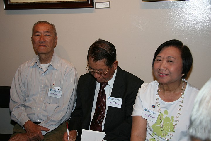 IMG_4843s.jpg - Các thầy cô KM/Thủ Đức :thầyHoài, thầy Quảng, cô Sơn