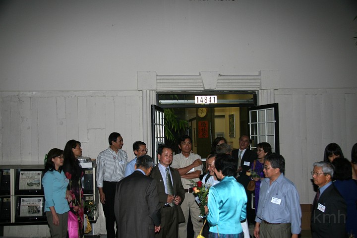 IMG_5195s.jpg - ... hơn 10 giờ rồi ...dù chưa muốn cũng phải nói lên câu từ giả ...