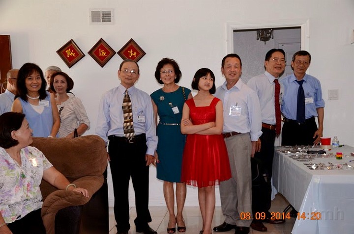 6.jpg - Từ trái: K3 Kim Liên (ngồi), K3 Phước, K3 Minh Ngọc, vợ chồng K8 Mộng Liên, K1A Thảo, vợ chồng K1B Niên và cháu, K1A Kim Định, K3 Thuận  . Photo: K4 Phan Đình Điền