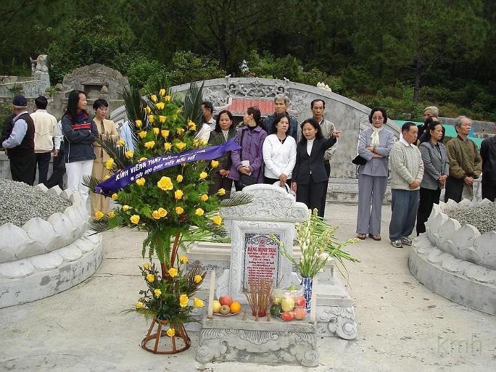 Toan_canh_mo_phan.JPG - Mộ phần thầy Đặng Minh Trai