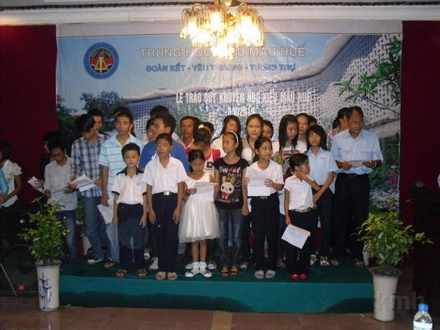 SDC12388.jpg - Các em đồng ca bài Kiểu Mẫu Ca