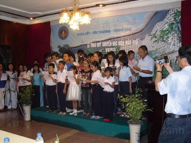 SDC12390.jpg - Các em đồng ca bài Kiểu Mẫu Ca