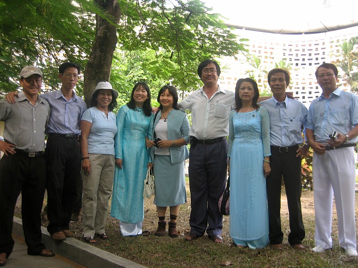 IMG_8761s.jpg - Từ trái:....., Dư Dư K10, Tĩnh K9, Huệ K4, Dũng K5, Thanh K1A