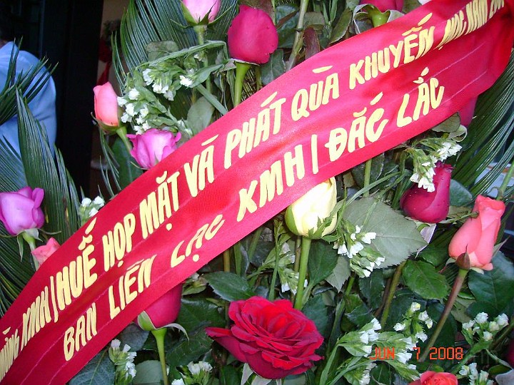 DSC02568.JPG - Lẳng hoa chúc mừng của KMH/Daclak