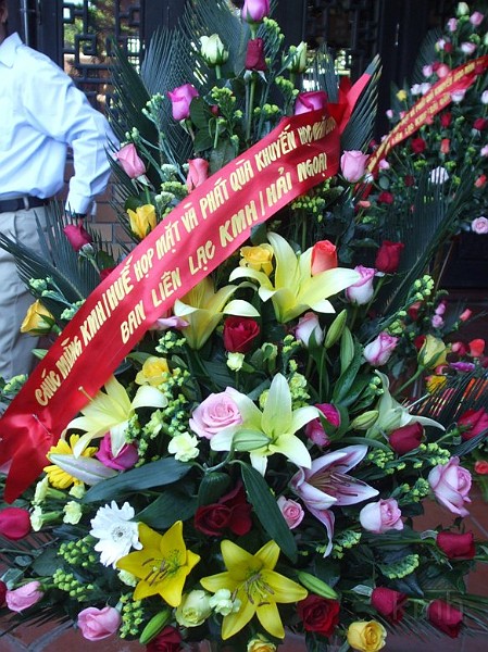 DSCF2788.jpg - Lẳng hoa chúc mừng của KMH/Hải Ngoại