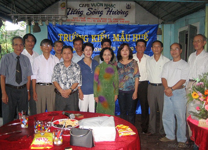 16_K3_K4_voi_Thay_Co.jpg - Chụp hình lưu niệm cựu hoc sinh khóa 3, khóa 4 và thầy cô