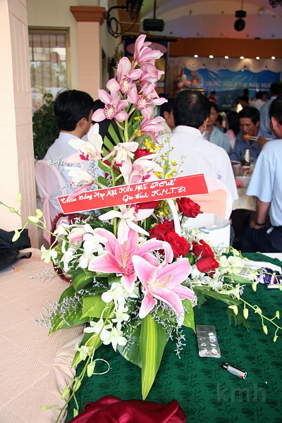IMG_4525s.jpg - Lẳng hoa của Kiểu Mẫu Thủ Đức chúc mừng