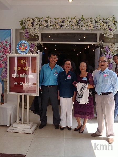 IMG_102726_LP.jpg - Từ trái: bạn bè K3  Tôn Thất Bính, K3 Phan Thị Như Miên, K3 Lê thị Tâm, K3 Lê Phước