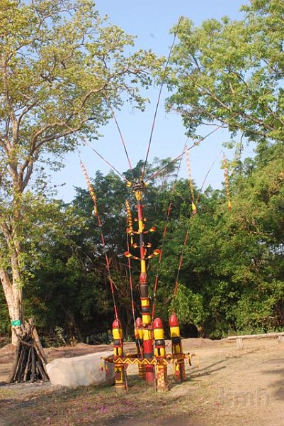 DSC_7280.jpg - Những cây "Nêu" ngày hội lễ.